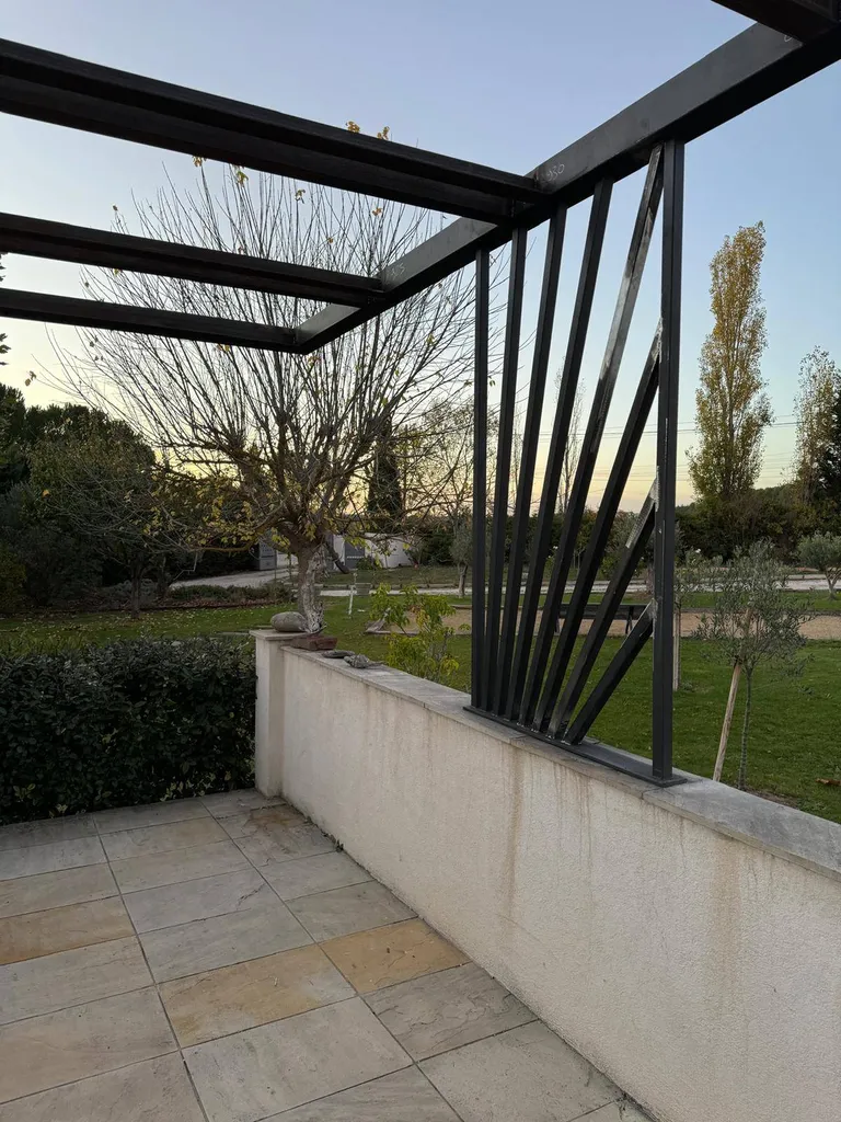 pergola fer forgé grande taille cabries