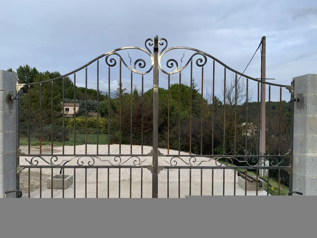 Portail en fer forgé à Fuveau