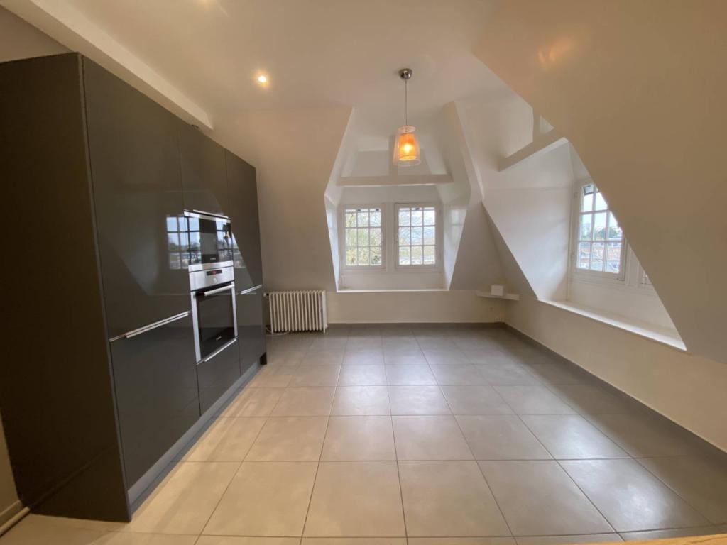 Cuisine équipée / salle à manger 