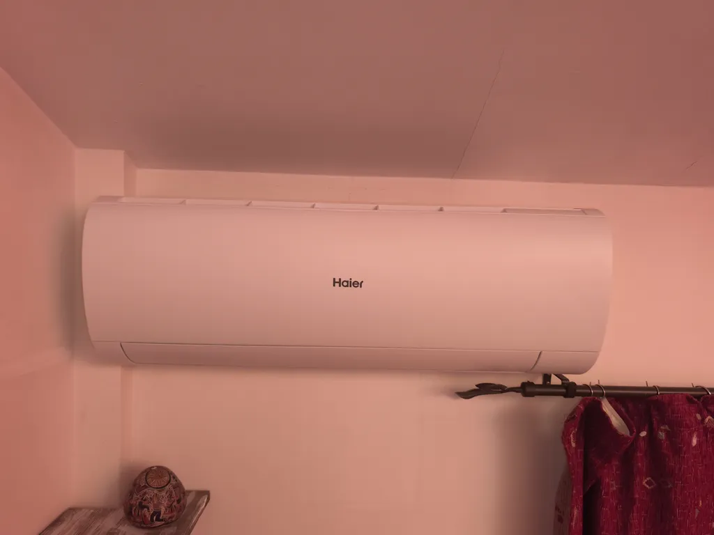 Installation d'un système de climatisation réversible dans une maison de village 