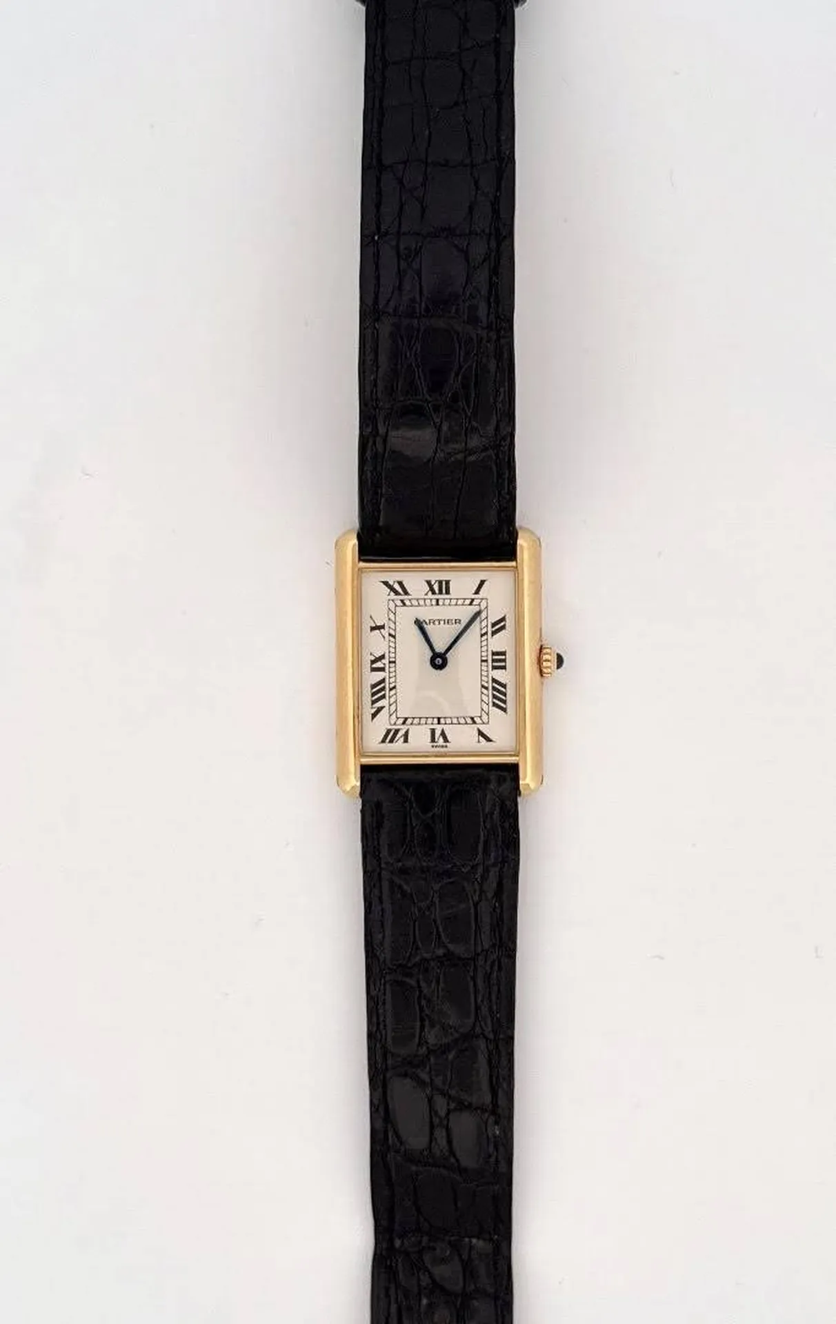 L'Élégance Intemporelle : Découvrez la Tank Louis Cartier avec Boîte et Papiers d'Origine chez Or Ligne à côté des Landes