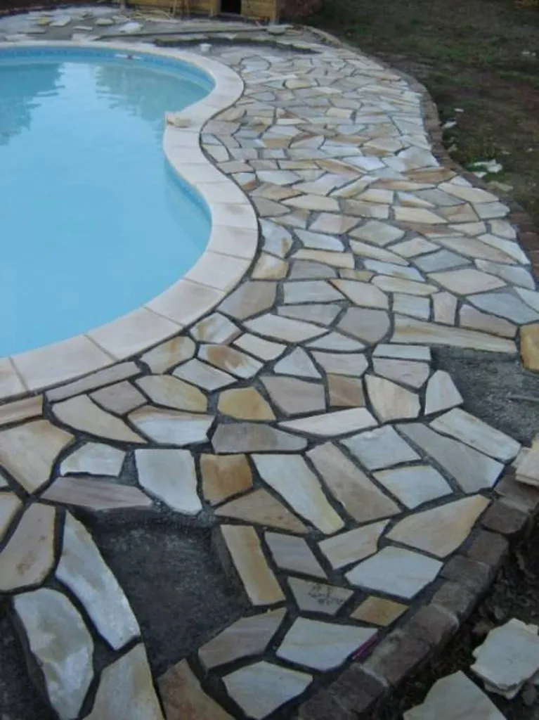 Dallage en Opus Incertum par le paysagiste de Fuveau.