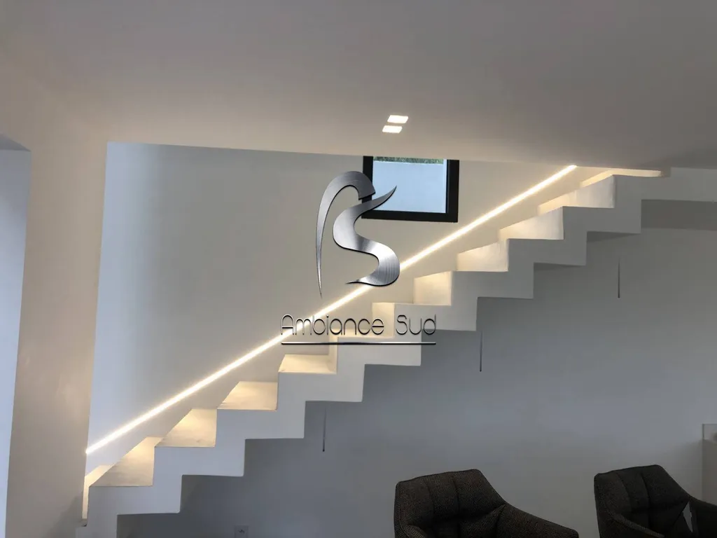 Béton ciré blanc pour escalier près de Bormes les Mimosas Var 83