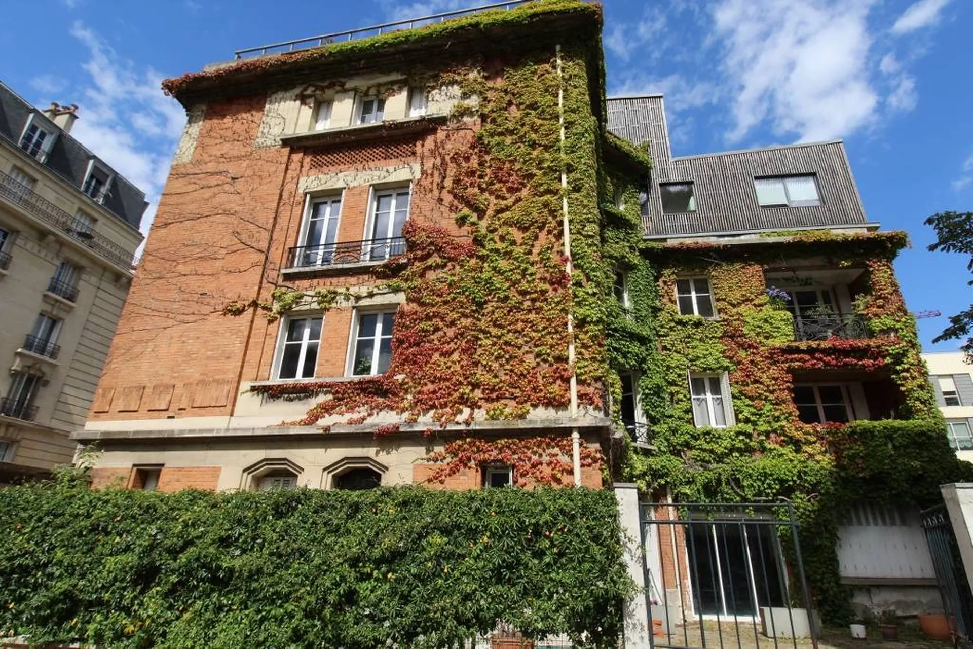 A vendre magnifique appartement 5 pièces 3 chambres dans un immeuble art déco à Paris 75015