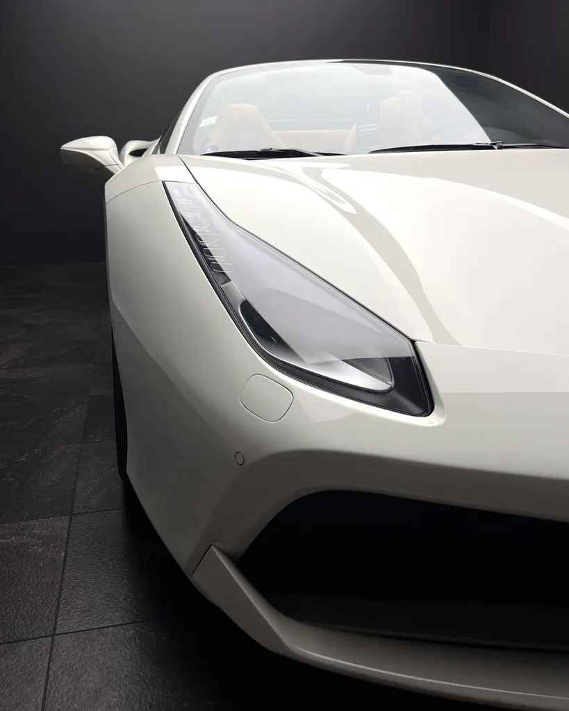 Réparer un siège de Ferrari 488 Spider chez DSP Service à Le Mans