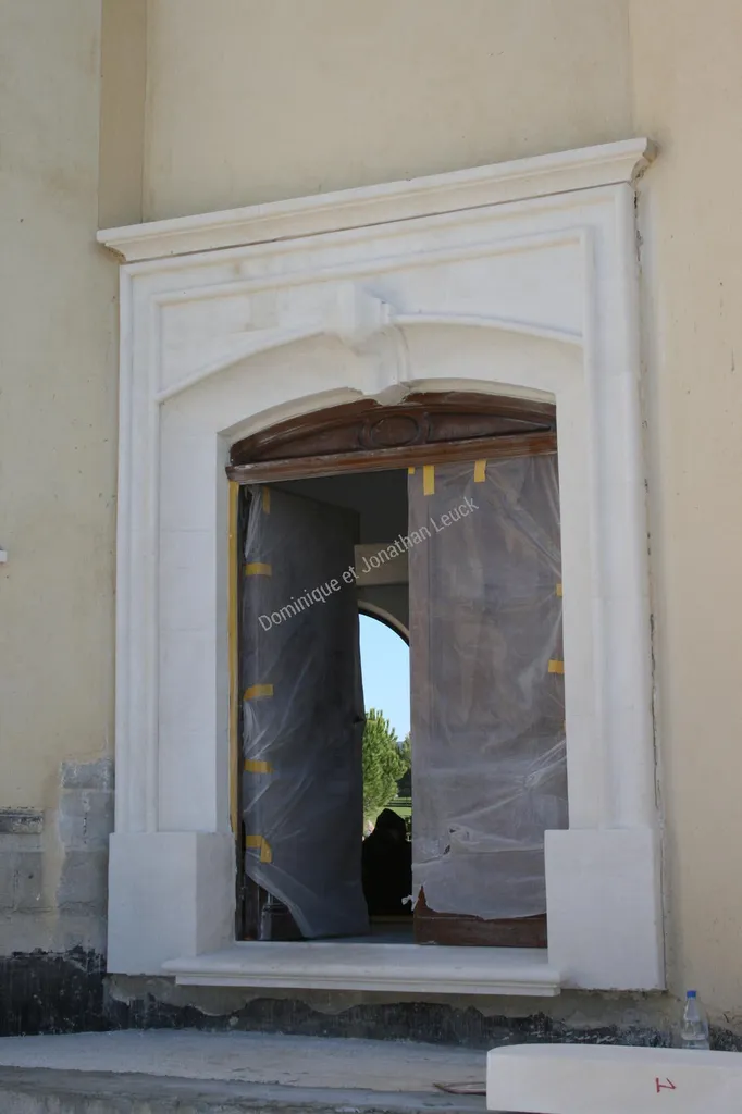 Encadrement massif en pierre d'Estaillades