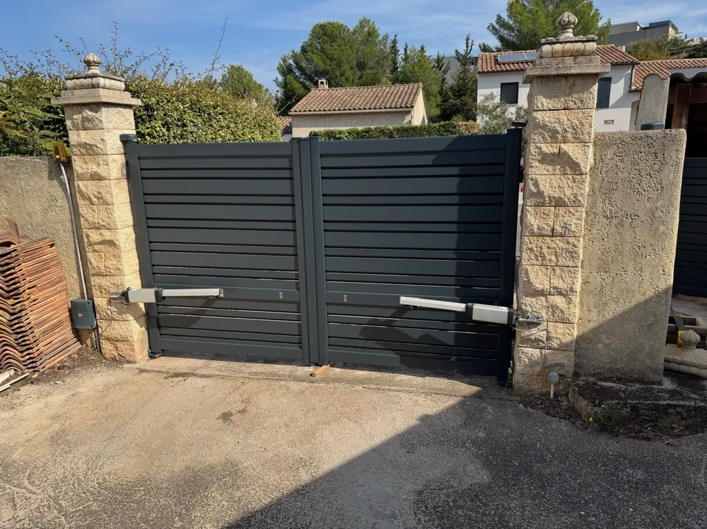 Mise en place d'un portail Kostum modèle Strolad sur Istres