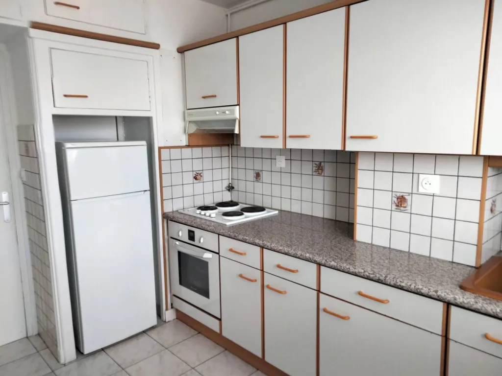 T3 BIS BRON Dans le secteur de REBUFER