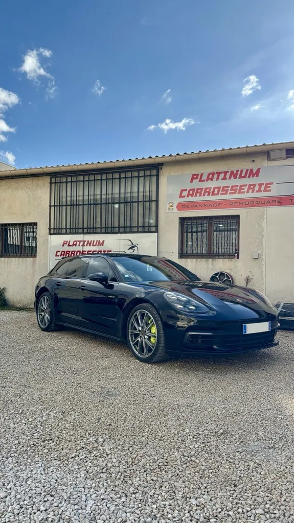 Réparation des pare-chocs d’une Porsche Panamera Sport Turismo réalisée dans notre atelier de Carnoux proche de Cassis