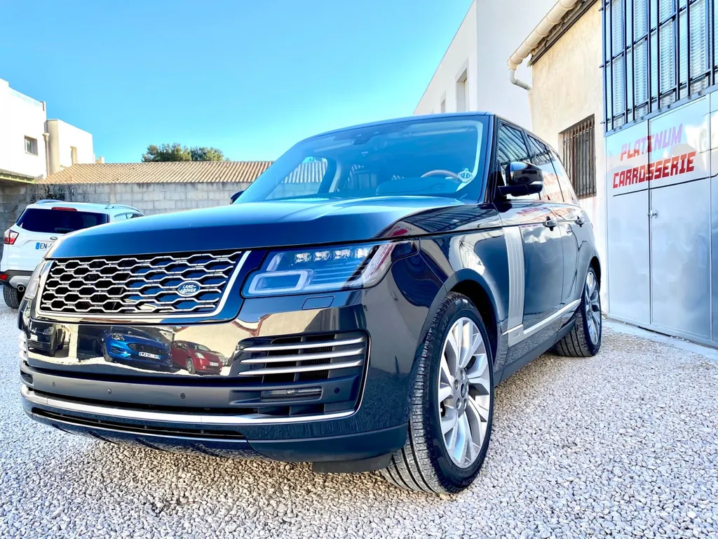 Accrochage à La Ciotat sur un Range Rover Vogue réparé à Carnoux dans notre atelier spécialisé en carrosserie SUV haut de gamme