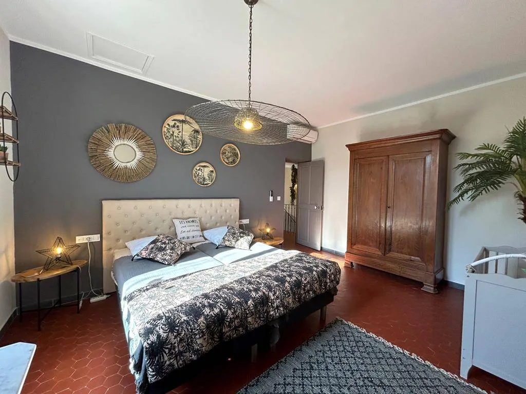 Authentique Mas XXᵉ, sur 5000 m², entre Dentelles de Montmirail et Mont Ventoux.