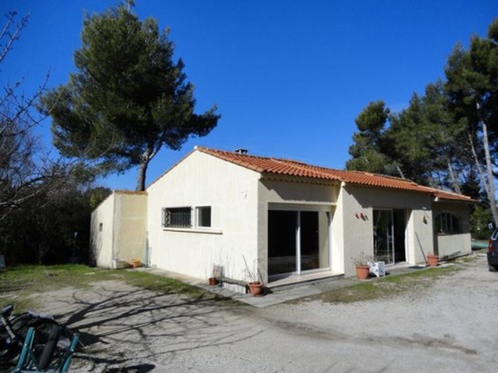 Vente logement  4 Roquefort La Bédoule cadre champêtre de plain pied avec piscine