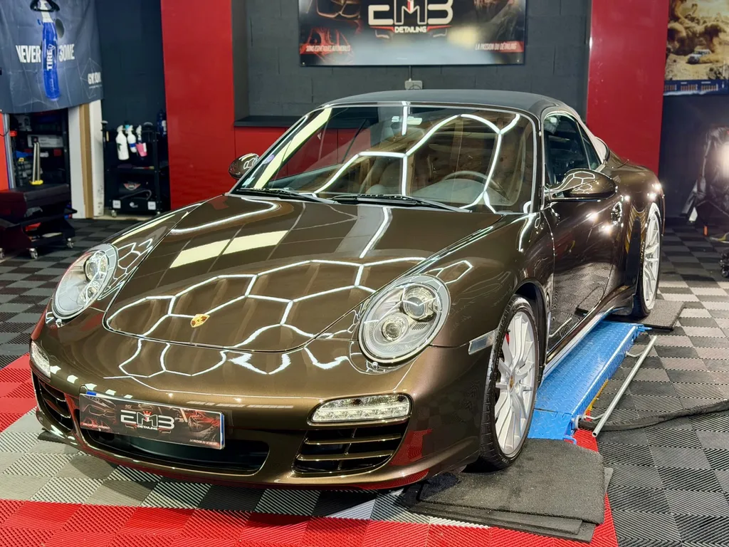 Traitement céramique Porsche 997 Cabriolet à Vaugneray – Detailing haut de gamme pour passionnés Porsche près de Lyon