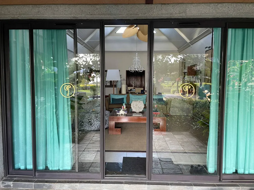 Menuiseries Harmonie : votre expert en remplacement de baies vitrées en aluminium de grande taille dans la région de Lyon, Rhône-Alpes (69)