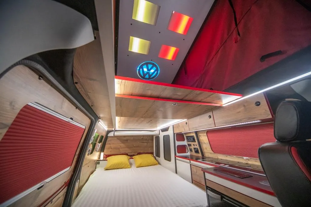 Aménagement intérieur sur-mesure VW T6.1 Long Full Options à Paris et en Île-de-France