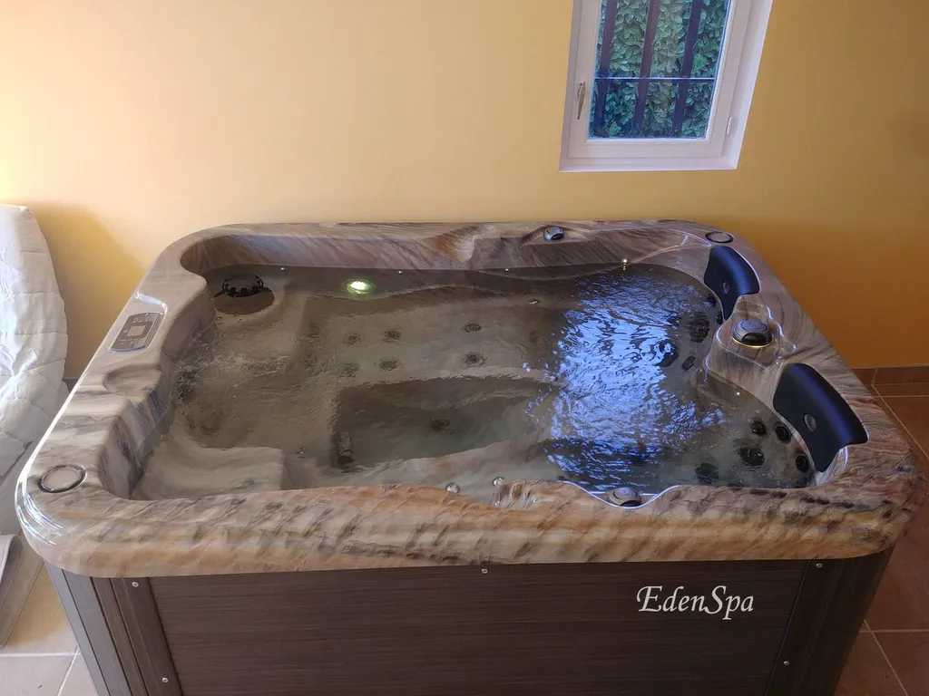 jacuzzi 3 place electrolyse au sel cadolive