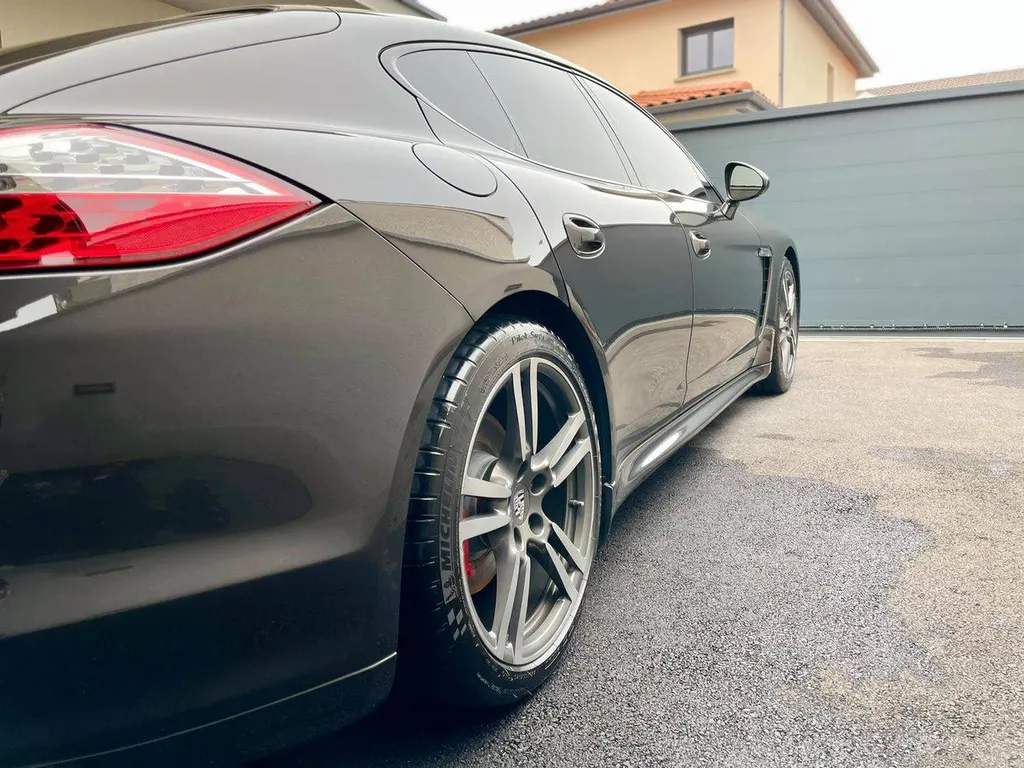 Protéger la carrosserie de la Porsche à Lyon