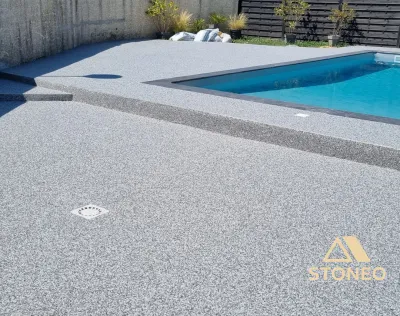 Moquette de pierre en granulat de marbre et résine STONEO. Rendu professionnel sur dalle béton, vieux carrelage ou fond de forme. Nos solutions qualité prix à Marsanne proche de Montélimar et partout dans le 26, 07 et 38