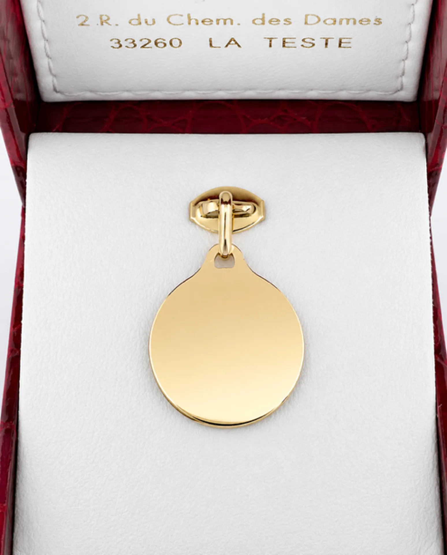 Bijouterie Or Ligne à La Teste-de-Buch – médaille « + Qu’Hier - Que Demain » signée A. Augis