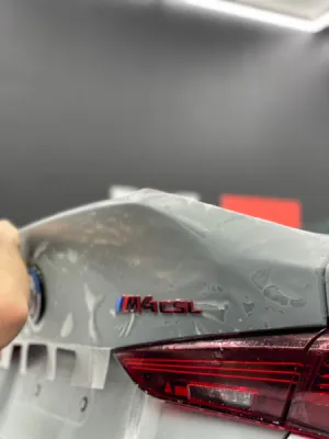 Pose d'un film de protection PPF XPEL Mat sur une BMW M4 CSL à Nice dans les Alpes Maritimes
