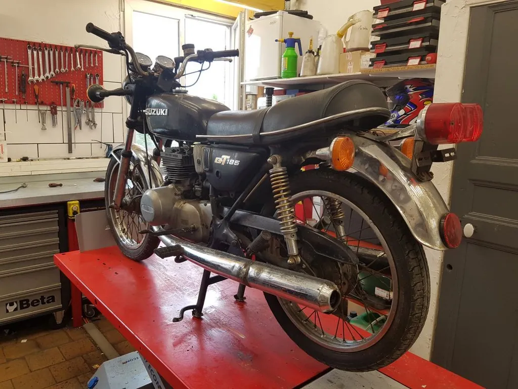  SUZUKI 185 GT de 1978 REMISE EN ROUTE TOULON