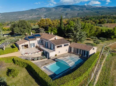 Vente, Bedoin - Villa très lumineuse, cinq chambres sur une parcelle arborée de 3200 m² au pied du Mont Ventoux