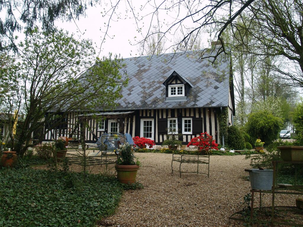 MAISON NORMANDE Entre PONT L'EVEQUE ET LISIEUX