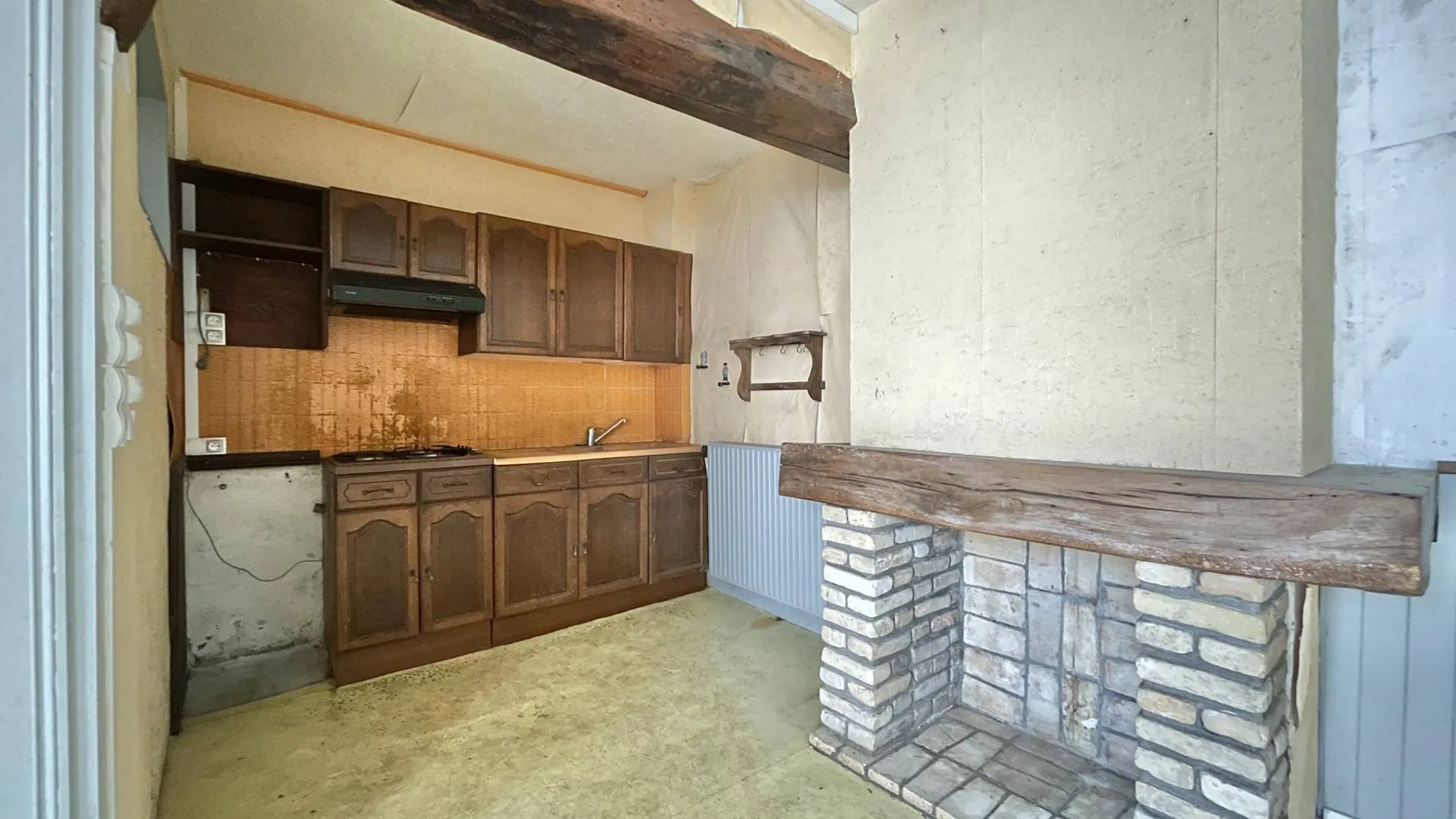 Vends : Jolie maison de pêcheur de 60 m² à Dieppe, avec balcon, cave et tout le charme normand. Parfaitement située entre port et plage !
