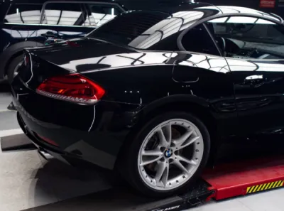 Brillance et protection durable pour la BMW Z4 grâce à Gloss Obsession.