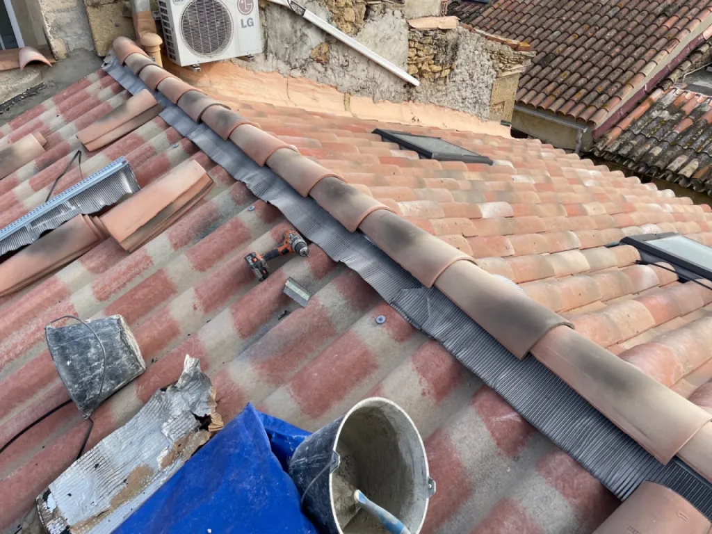pose de faitage type closoir sur toiture à Martigues