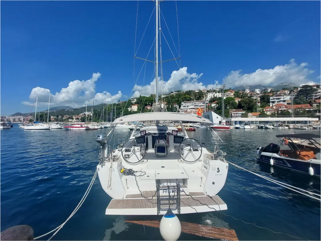 Vente bateau occasion toutes marques avec révision complète garantie et stockage intérieur à Sanary-sur-Mer 83110 dans le Var