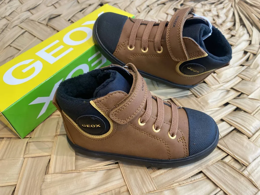 chaussure elastique scratch pour enfants près de Galgon