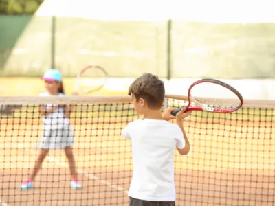 stage tennis enfants dans le monde avec pro PGA