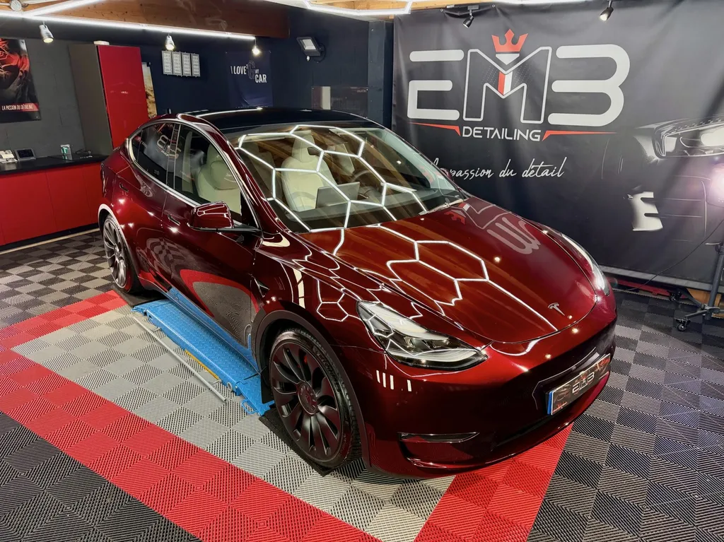 Protection céramique Tesla Model Y à Vaugneray – Sublimer et préserver votre SUV électrique près de Lyon