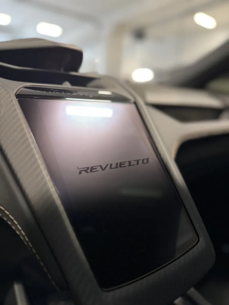 Lamborghini Revuelto | polissage carrosserie + traitement céramique à Cannes par Riviera Detailing 