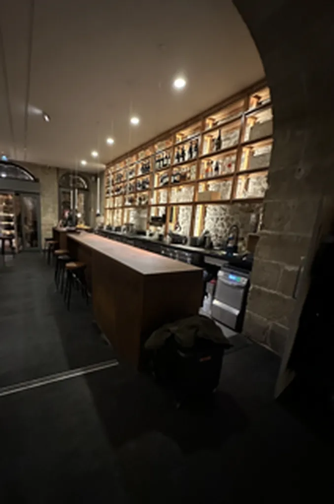 Bar sur mesure réalisé par Lacoste Agencement – Agencement de commerce à Bordeaux