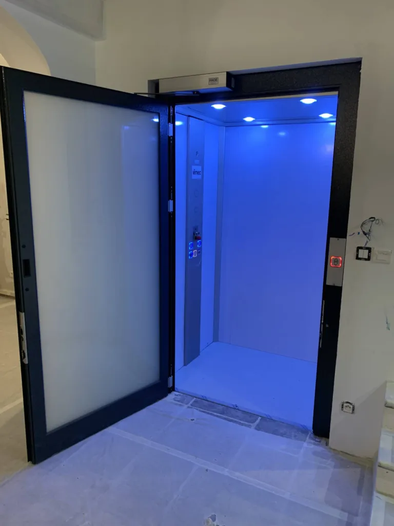 passage libre de la porte battante motorisée VIMEC E10 chez un particulier à Carros près de Nice