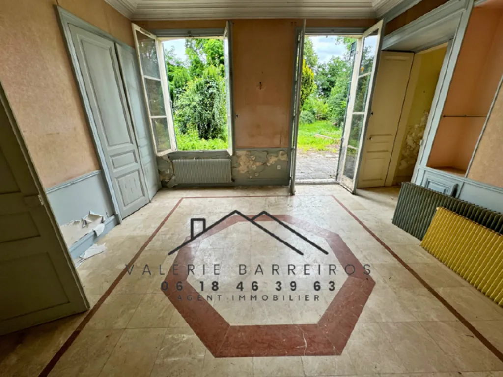 A saisir demeure exceptionnelle de 245 m2 à rénover entièrement édifiée sur un terrain de 2296 commune de ELBEUF 76410