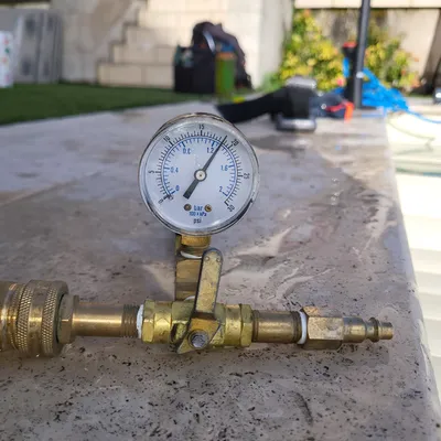 Localisation d'une fuite sur piscine coque polyester sans casse ni vidange par un spécialiste à Blois dans le 41