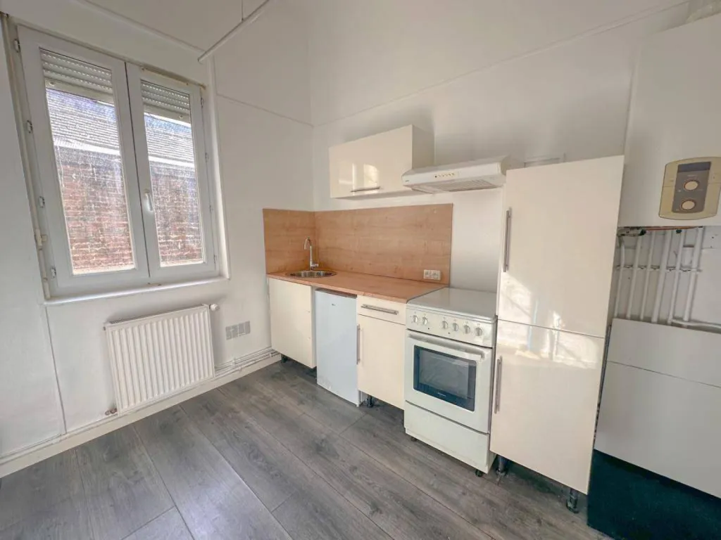 Situé au 03 rue du Contrat Social à Rouen