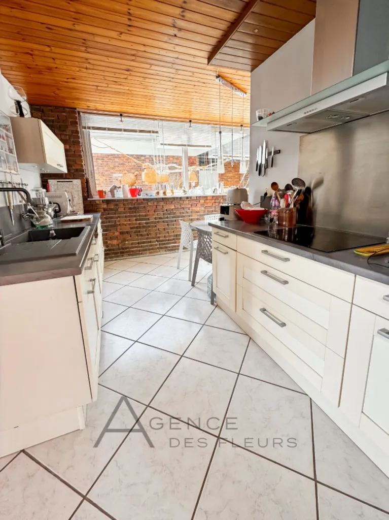 A vendre maison d'architecte de 198 m² habitables édifié sur un terrain de 6100 m² située à FRENEUSE 76410