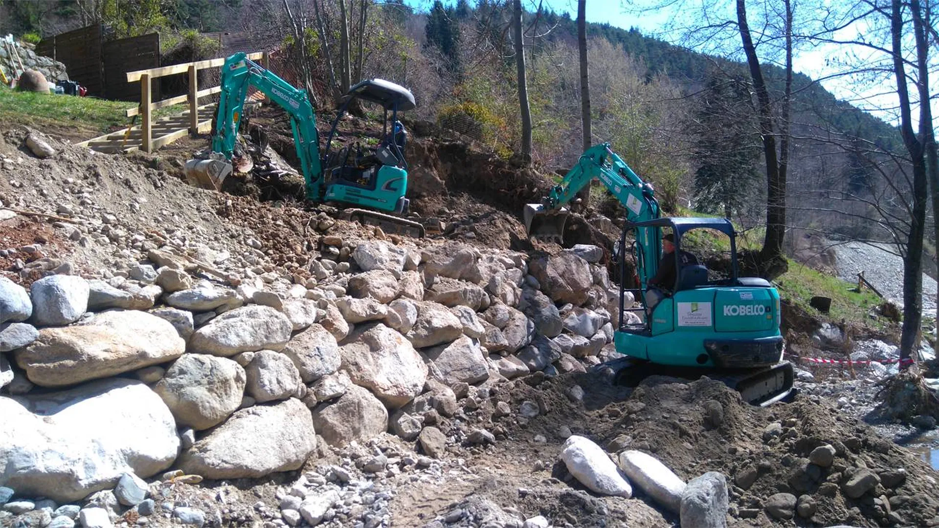 Travail avec pelleteuse à St Martin Vésubie