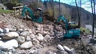 Travail avec pelleteuse à St Martin Vésubie