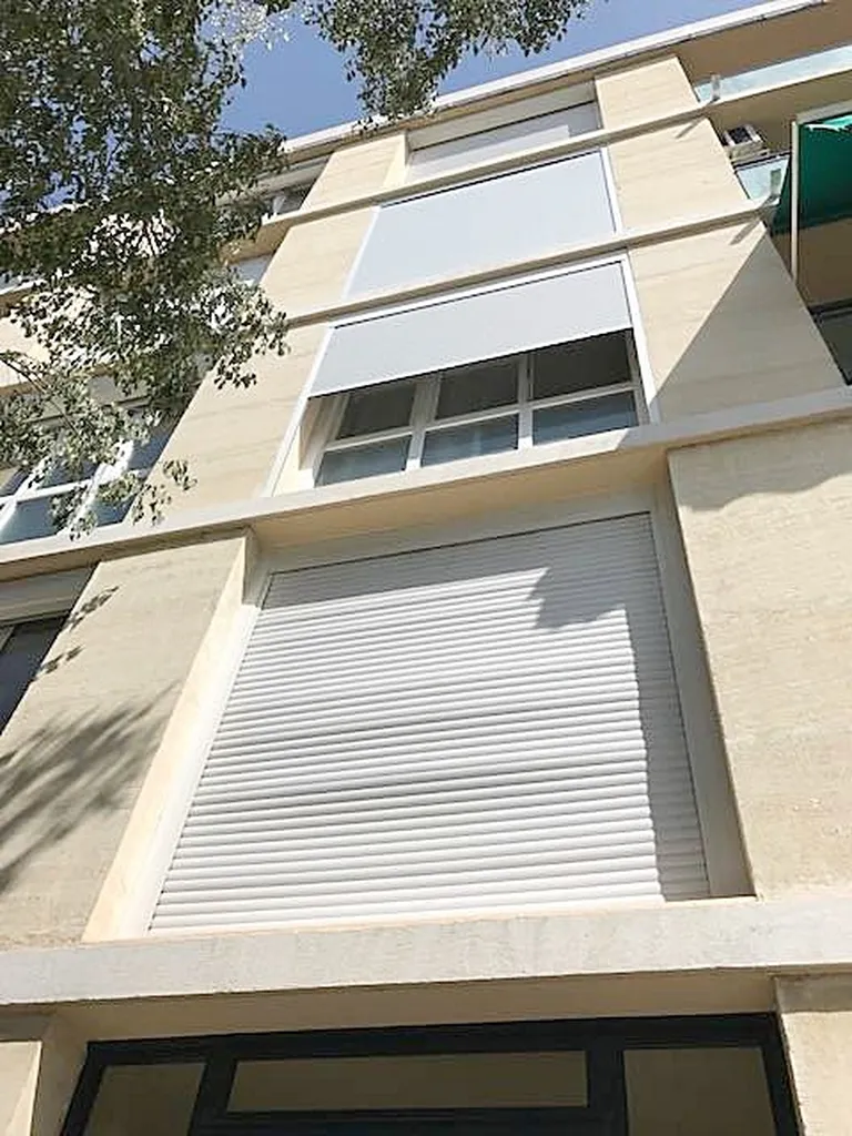 Photos de l'immeuble avec les volets roulants électrique à GARDANNE