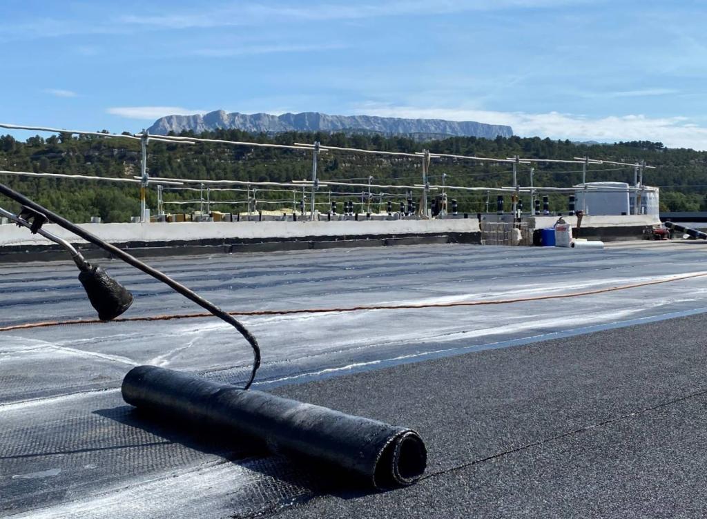 Tirage du rouleau à la canne lors du soudage.
