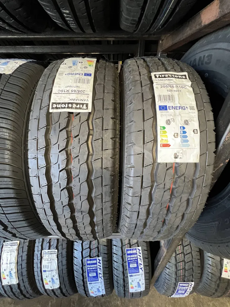Pneu Firestone en 16 pouces camionnette en vente près d’Anduze 