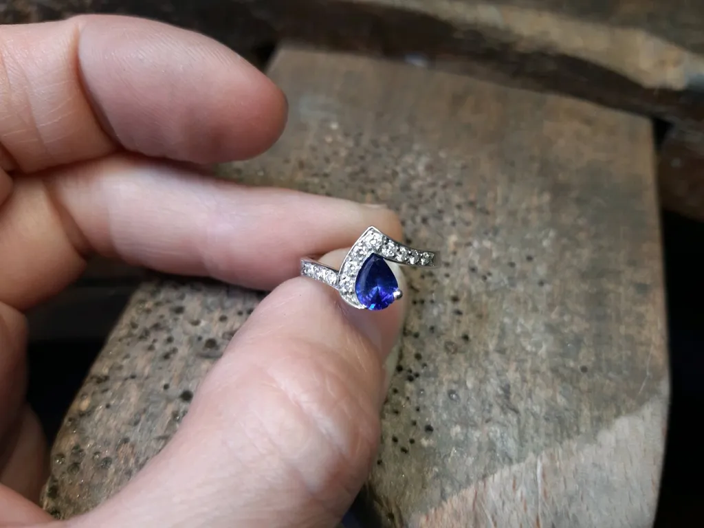 Bague de fiancaille sur-mesure bordeaux