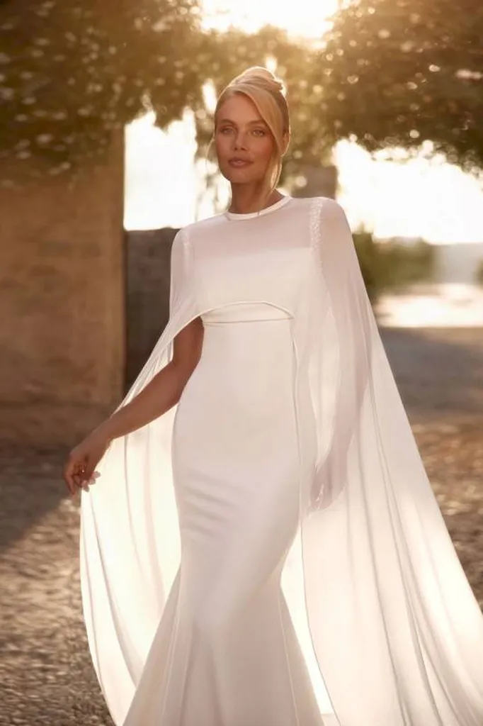 Robe de mariée sirène en satin avec décolleté carré Marseille