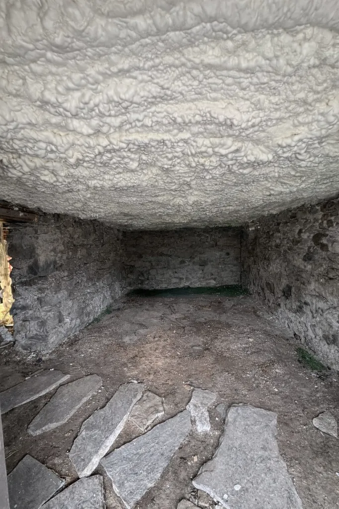 Projection de mousse polyuréthane Synthesia HFO R=4.05 d'une épaisseur de 105mm pour le plafond d'un vide sanitaire à Novalaise proche Annecy