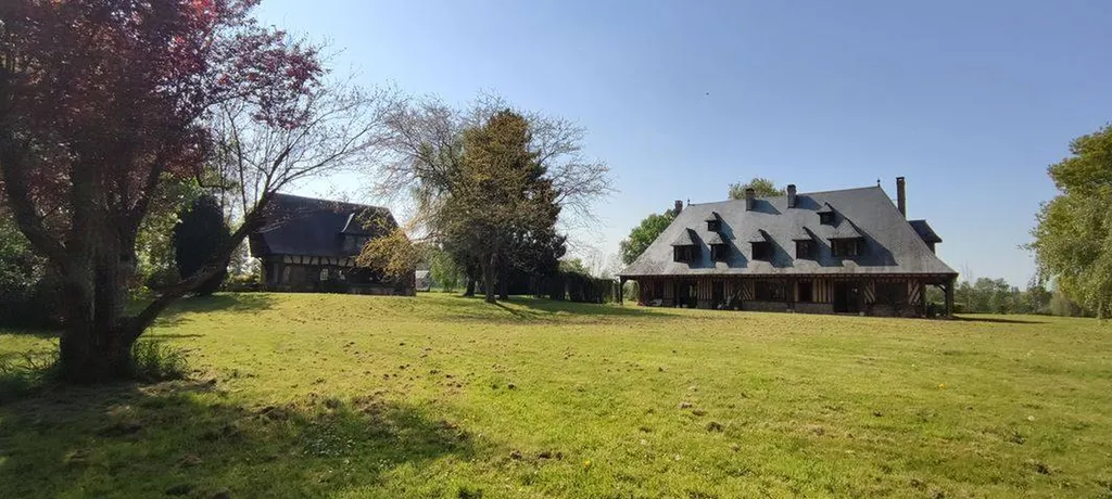 Rare à la vente, Propriété Normande sur plus de 1 hectare de terrain proche des commodités de Lieurey 27560